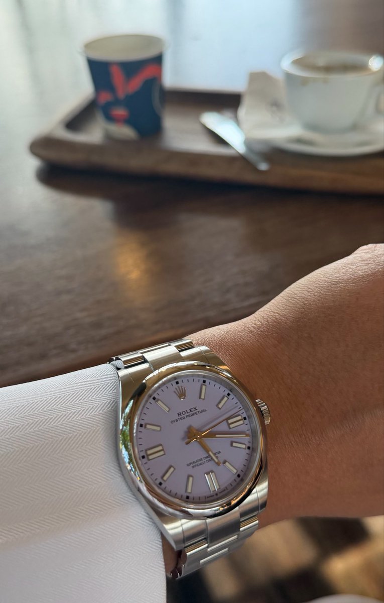 ishlash's tweet photo. @World_watchs جميلة جدا عندي منها اللافندر و ان شاء الله توصلني قريب البيج 🤍 https://t.co/EtJsSOssMq