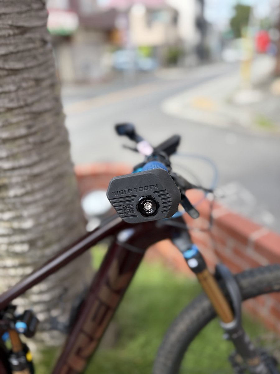 astbikes's tweet photo. お待たせ致しました。2027年モデルの #foxfroatx2 入荷致しました。前後カシマコートになりグーレードアップで戦闘力アップ。サスの動きは勿論コンチロールも良くなってます。これからが楽しみですね。
#マウンテンバイク
#astbikes
#astforest
#練馬板橋
#和光市秩父市
#マウンテンバイクショップ https://t.co/Y4FmncVKWW