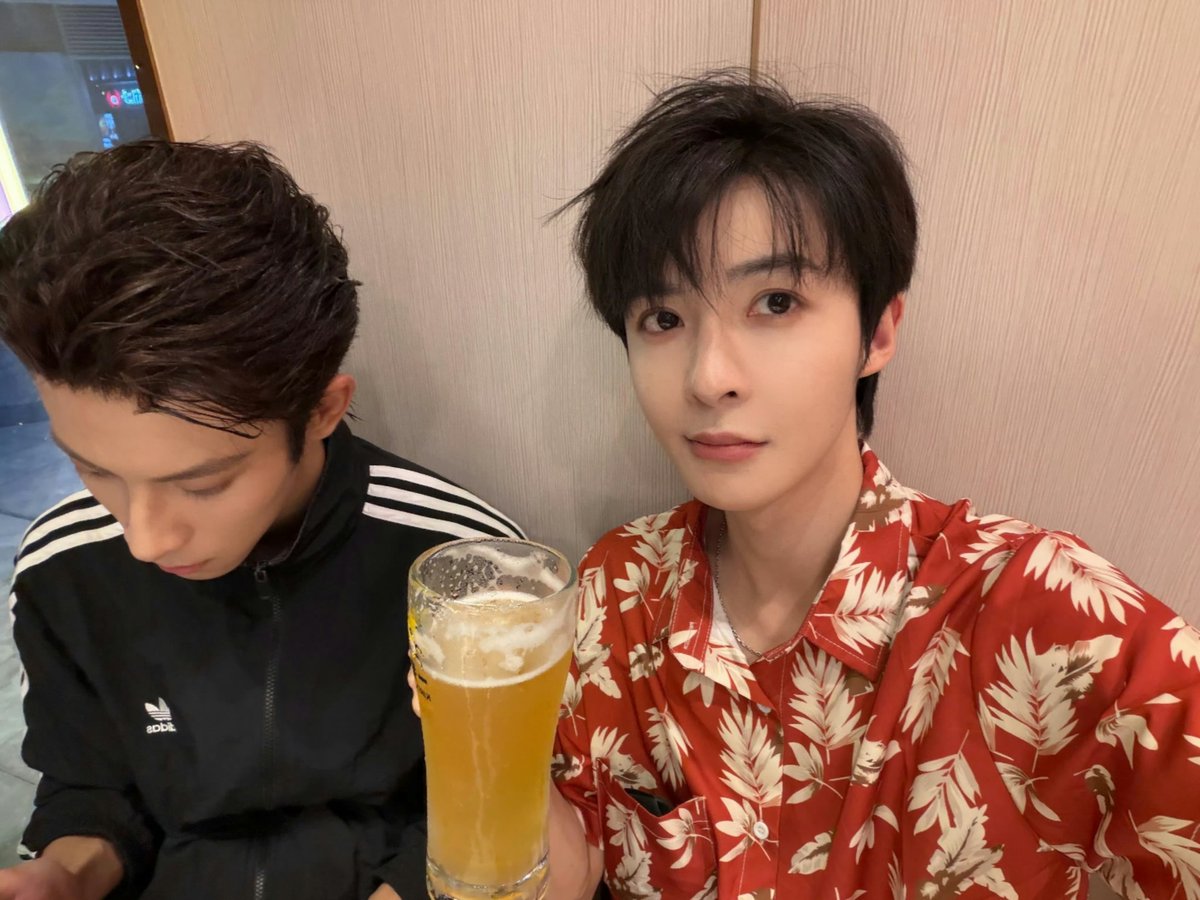 fluffyharua's tweet photo. deym, this is literally his favorite angle (person) 😌 https://t.co/ZHpA9NwIgr
