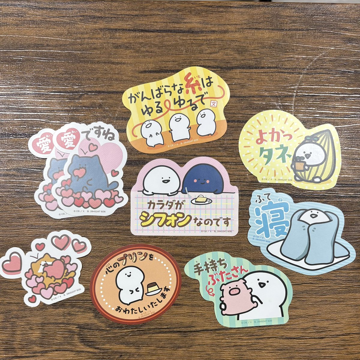 0busan_'s tweet photo. 発売初日から何回セリアに通ったことか！！！
やっと私の地元にもお文具さんのモバイルステッカー入荷してました😭✨
お目当ての手持ちぶたさんゲットできて大歓喜😭✨
猫さんだけ被ってしまったけど🥺
#お文具といっしょ https://t.co/xje9lH1bwh