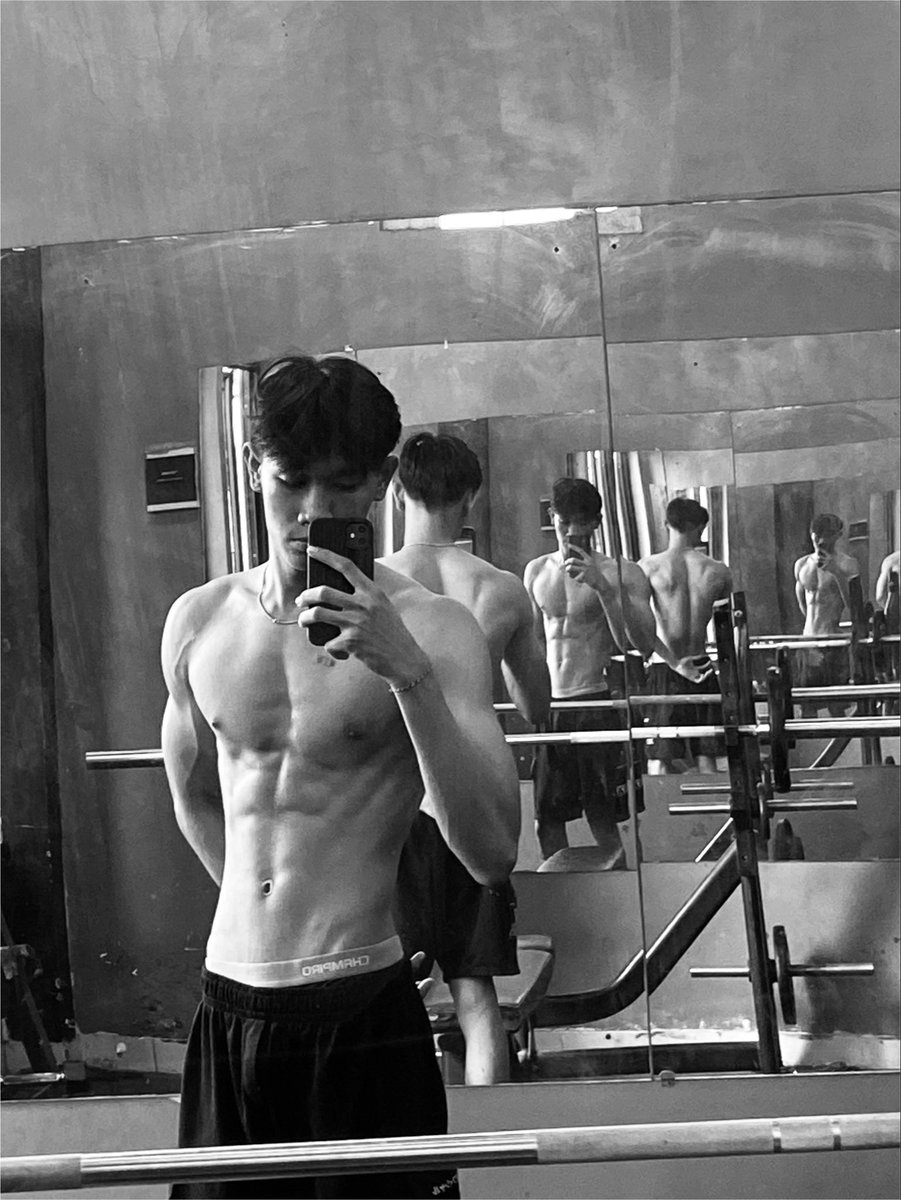 fazrwee's tweet photo. drip foto hitam putih kalian yang paling kalian sukai🫵🏻

favorite me🤟🏻 https://t.co/Ap4hKHaZ4K