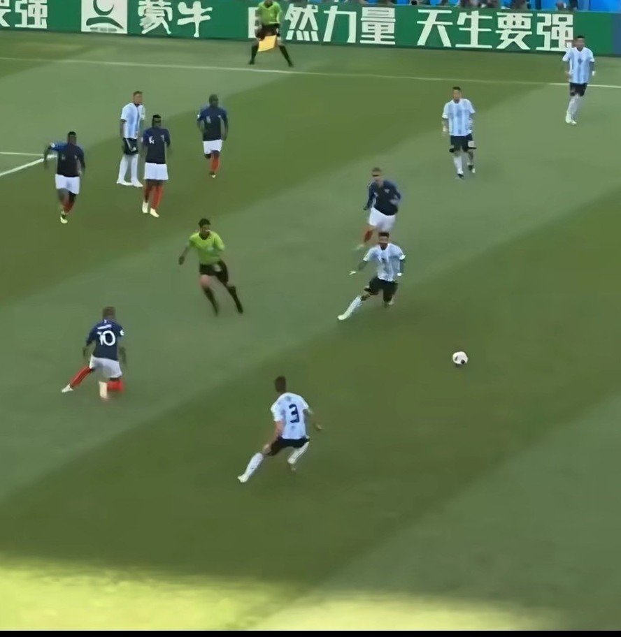 Fabrizo_km's tweet photo. How do I explain to my kids that mbappe was the first one here to touch the ball.... https://t.co/dtjIjaptKj
