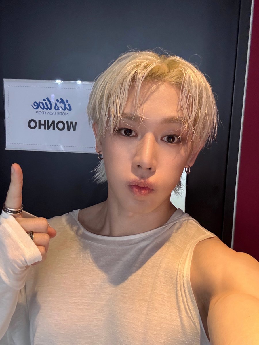 official__wonho's tweet photo. 잇츠라이브!! 💙💙💙💙💙💙💙 사랑합니더더

#WONHO #원호 
#CORE
#DontWakeMeUp https://t.co/5z53SaLpNs