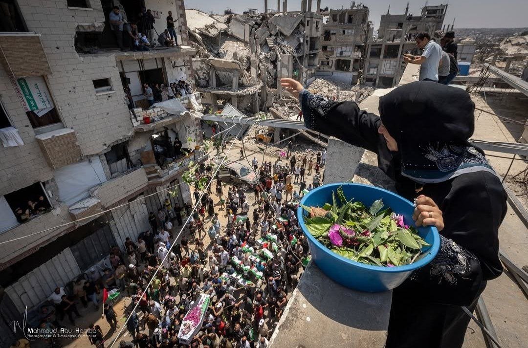 hasoonassi's tweet photo. بالورد و الريحان تزف غزة اليوم أكبر جنازة في تاريخ فلسطين لأكثر من 100 شهيد https://t.co/7rbwXx0cKZ