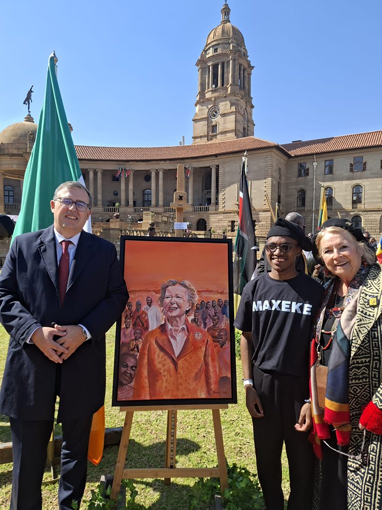 IrlAmbRSA's tweet photo. Very honoured to pay tribute to President Mary Robinson as part of the Portraits of Power exhibition organised by @CharlotteMaxeke at Union Buildings today. “If you can rise bring someone with you”. #womensmonth https://t.co/HtGYlkn5eY
