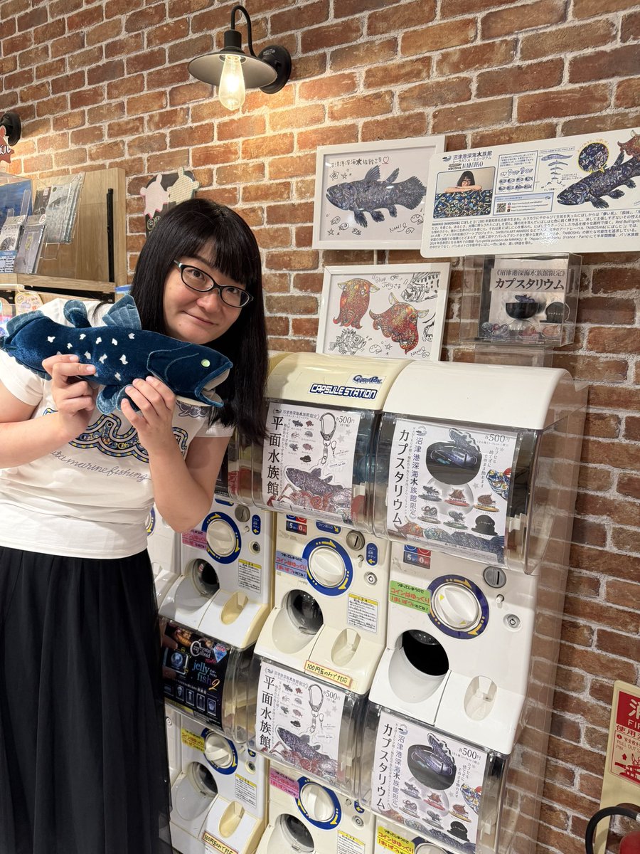 petitpoissonami's tweet photo. 沼津港深海水族館さんで、魚朱印がはじまりましたー🐟✨

沼津さんといえば！
シーラカンス！
かっこいい✨
ロマンがあふれてる！

ガチャもあるので遊びにきてねー✨✨ https://t.co/uMhPCjCU7i