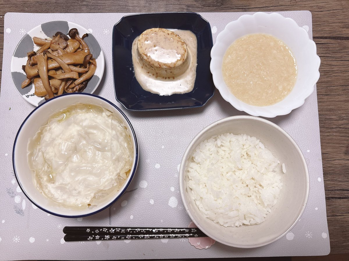 Shyog0305's tweet photo. 今日の晩飯　
小籠包もどき
キノコのバター醤油焼き
冷奴
とろろ
小籠包もどき初めて作ったけど
色々と改善したら美味しくなりそう！！
#料理好きな人と繋がりたい
#おうちごはん　#晩ごはん
#自炊記録 https://t.co/0D24u1WdAZ