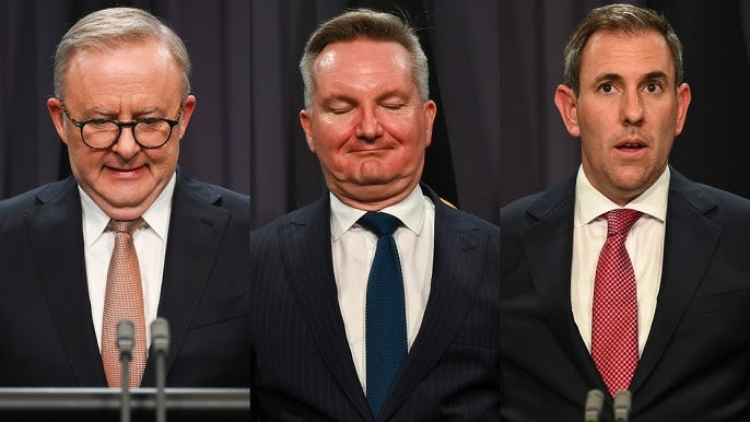 Ausbobsmit's tweet photo. Australia is in another Albanese/Bowen induced fuel crisis. This time round it is bad, real bad. 

The arse is out of our duds. Albanese has bled us dry. We cannot endure  $3 per litre of diesel. We simply cannot. 

Albanese is on holidays and the joint is on it's knees. Farmers and truckies can't cope. We've got a week left. Then the tank will run dry yet again. How can we cop this.