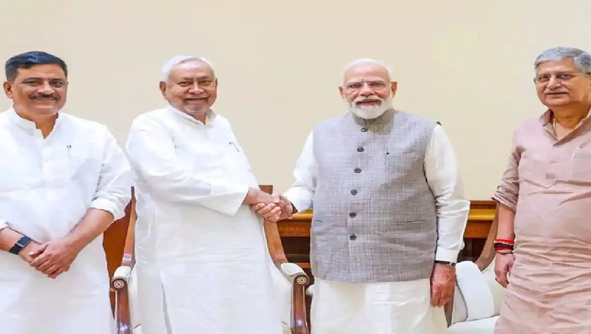 NewsDeshbandhu's tweet photo. बांकीपुर उपचुनाव के बाद पीएम मोदी से मिले नीतीश कुमार, साथ रहे ललन सिंह और संजय झा; सियासी चर्चाएं तेज
https://t.co/Dthr1la6Z8
#DeshbandhuNews
#Bankipur #BypollResult #NitishKumar #MeetPMModi #BJPDefeat #Politics https://t.co/t2SzboFQJP