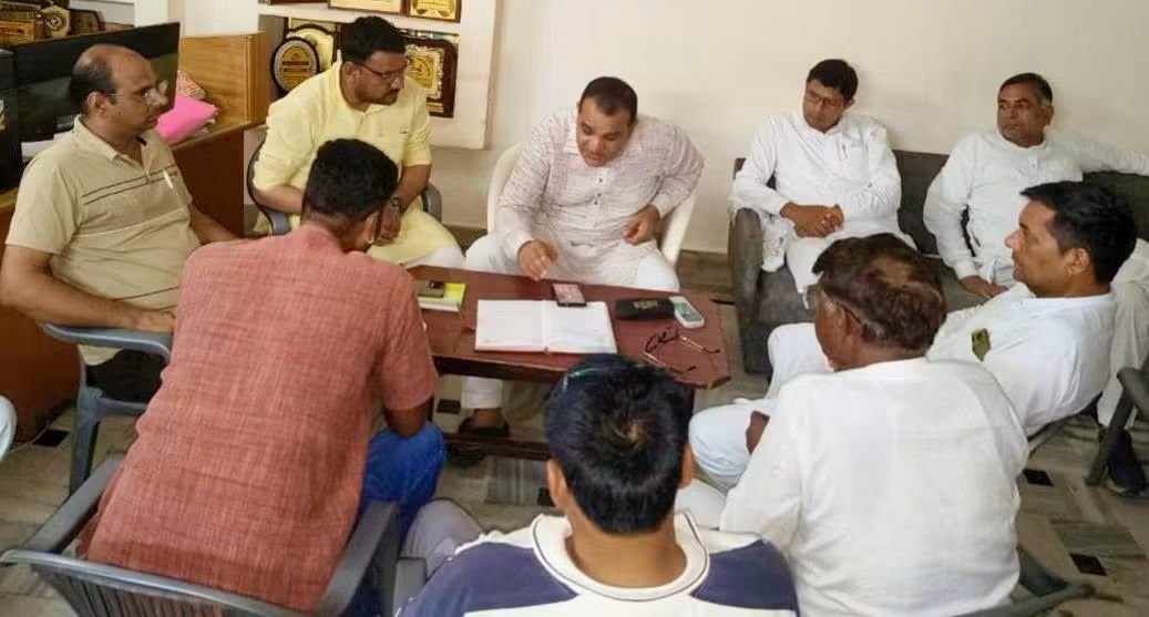 KrishanBhakar's tweet photo. आज श्रीगंगानगर जिले की विधानसभा सूरतगढ़ भाजपा के पांचों मंण्डल अध्यक्षों व भाजपा मंण्डल पदाधिकारीयों के साथ बैठक कर संत शिरोमणि रविदास जी की 650वीं जयंती के पावन अवसर पर आयोजित होने वाली कलश यात्रा के आयोजन को सफल एवं भव्य बनाने को लेकर विस्तृत चर्चा की।

@BJP4Rajasthan https://t.co/v3Mrkh19lg