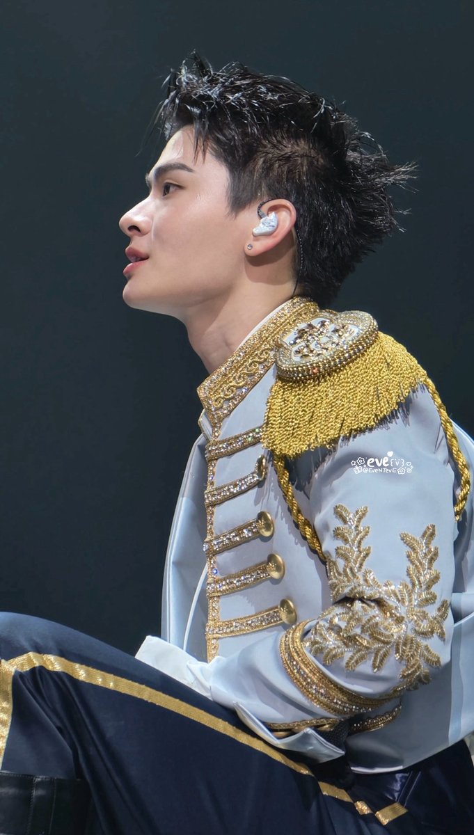 EveNTevE's tweet photo. เป็น 1 วิที่หล่อมากคับ 🤲🏻🐕👑
#THAIchayanon
#BUS_LIGHTASONE_D3 
#BUS_LIGHTASONE https://t.co/WMEDcME21L