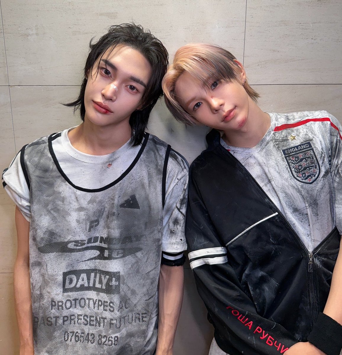 __taro__milktea's tweet photo. 자석즈 core 🧲🩷 https://t.co/uQe7Lwcxd6