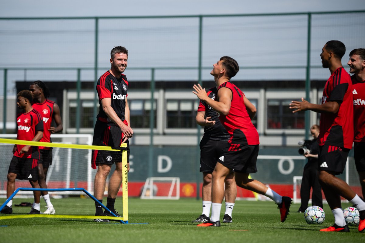 ManUtd's tweet photo. Head tennis, anyone? 🎾 https://t.co/IxsLm2homa