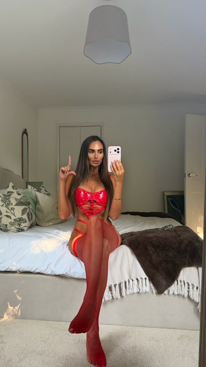 charkelly939393's tweet photo. Kneel &amp; beg to send. https://t.co/DAlPwmvPnx