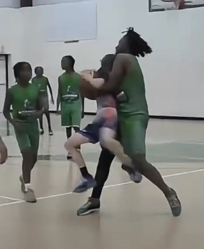 bumbadum14's tweet photo. The most important thing you can do in life is make enough money to never have your children put in this situation. 

This kid got body slammed during a basketball game which broke his knee, the school did nothing, and the court dismissed the case for aggravated assault. 

The system won’t protect you or your family, you simply have to make enough to get as far away as possible.