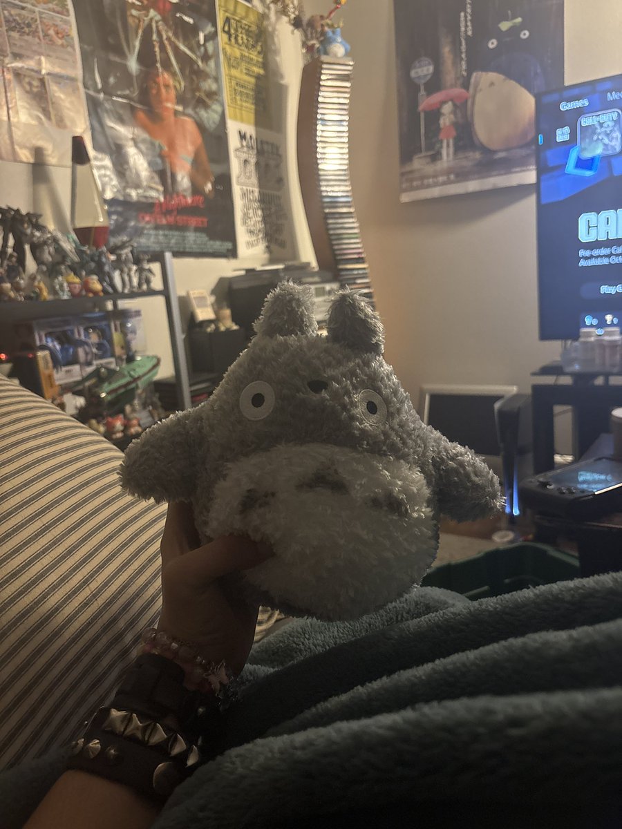 OakSplash's tweet photo. i realize my last post may have been disrespectful to my current totoro, so i will share him with you now. he is sufficiently fulfilling my need for totoro in life and just because he isnt as big and round as a real totoro doesn’t mean that he can’t still be a very good totoro. https://t.co/zDnwxgbrEw