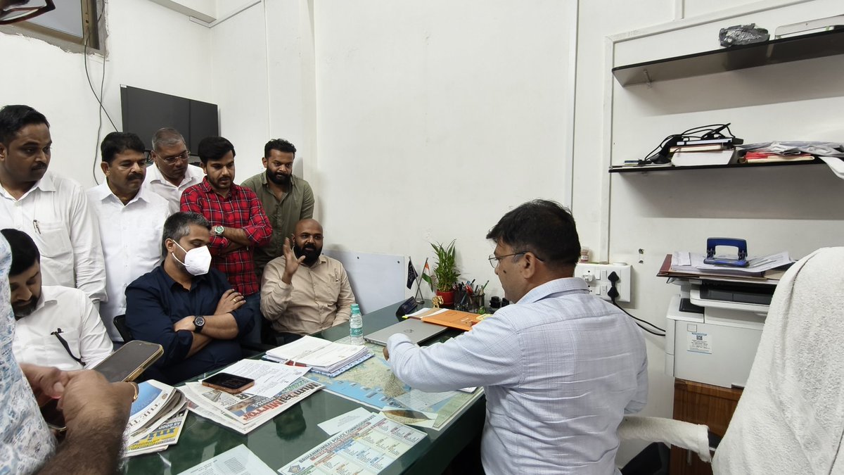 RRPSpeaks's tweet photo. #MPSC पेपरफुटी प्रकरण हे विद्यार्थ्यांसाठी अत्यंत महत्त्वाचा विषय असून या प्रकरणाच्या चौकशीकडे हजारो विद्यार्थ्यांचं लक्ष लागलंय. याबाबत मुंबईत CID कार्यालयाला भेट देऊन तपास अधिकारी मंगेश देसाई साहेब यांच्याशी सविस्तर चर्चा केली आणि या प्रकरणी तपासात झालेल्या प्रगतीची संपूर्ण माहिती घेतली. याप्रसंगी सलील जी देशमुख, मा. आ. मिलिंद अण्णा कांबळे, रविकांत वर्पे , युवकचे प्रदेशाध्यक्ष विशाल वाकडकर, विद्यार्थी आघाडीचे प्रदेशाध्यक्ष सुशील बोर्डे, युवक शहराध्यक्ष प्रतिक नांदगावकर, प्रमोद पाटील यांच्यासह विद्यार्थी, स्थानिक पदाधिकारी आणि कार्यकर्ते उपस्थित होते!

#MPSC #पेपरफुटी #CID #विद्यार्थी #Paperleak