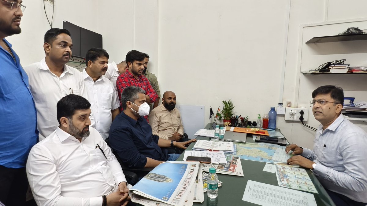 RRPSpeaks's tweet photo. #MPSC पेपरफुटी प्रकरण हे विद्यार्थ्यांसाठी अत्यंत महत्त्वाचा विषय असून या प्रकरणाच्या चौकशीकडे हजारो विद्यार्थ्यांचं लक्ष लागलंय. याबाबत मुंबईत CID कार्यालयाला भेट देऊन तपास अधिकारी मंगेश देसाई साहेब यांच्याशी सविस्तर चर्चा केली आणि या प्रकरणी तपासात झालेल्या प्रगतीची संपूर्ण माहिती घेतली. याप्रसंगी सलील जी देशमुख, मा. आ. मिलिंद अण्णा कांबळे, रविकांत वर्पे , युवकचे प्रदेशाध्यक्ष विशाल वाकडकर, विद्यार्थी आघाडीचे प्रदेशाध्यक्ष सुशील बोर्डे, युवक शहराध्यक्ष प्रतिक नांदगावकर, प्रमोद पाटील यांच्यासह विद्यार्थी, स्थानिक पदाधिकारी आणि कार्यकर्ते उपस्थित होते!

#MPSC #पेपरफुटी #CID #विद्यार्थी #Paperleak