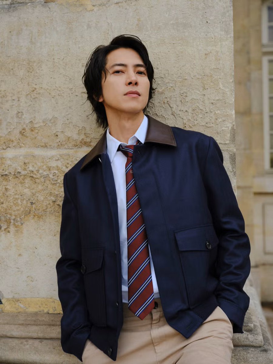 SakuraItohJoan's tweet photo. 🇫🇷あの熱波で猛暑の中、いろいろ撮ってくれてたんだ📸
マザラン図書館前・チュイルリー庭園・Escale des Saints Pères（セーヌ河畔）・ディオール本店前

「山下智久がパリで見て感じたディオールのテーラリング、その魅力とは」⤵️
https://t.co/8c0jTUNmkc

#EsquireJapan #山下智久 #Dior https://t.co/VufaId9jyc