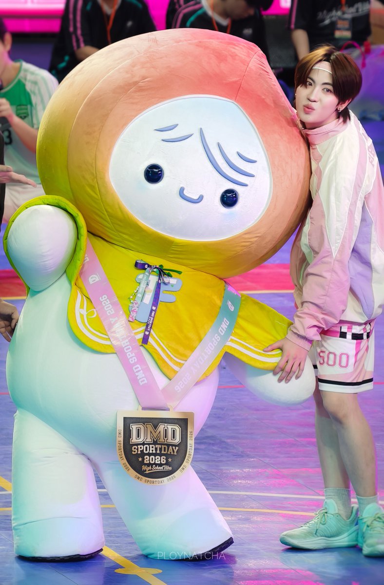 Ploynatcha_p's tweet photo. สวยได้แม่100%  องศาการเอียงหัวรู้เลยทีมใคร🤭
เรนนี่กับปะป๊า เหมือนกันอยู่อย่างคือ ติดเฟิ้ดเฟิ้ดเหมือนกัน 💖✨

#RainyTF #น้องเรนนี่ #TleFirstone #Firstone https://t.co/NXmxBRZOif