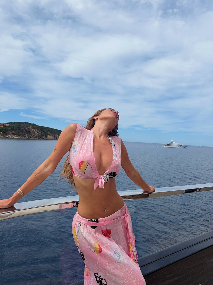 lvvenderhazee's tweet photo. we love summer ☀️ https://t.co/H9le38eGrw