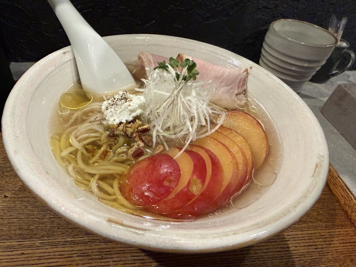 itaita555's tweet photo. Homemade Ramen 青麦さんで晩ごはん🍜のろたさん、限定 プラムとスパイスポークの冷やし、おつまみ海苔、限定 和え玉(麺半分)をとても美味しく頂きました
スープうまうま冷え冷え、流石のろたさん😊️ご馳走様です https://t.co/AsZiSGGvwq