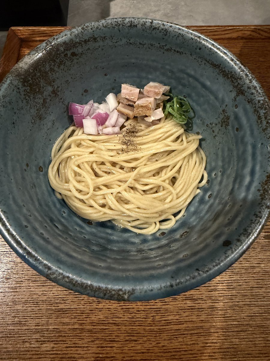 itaita555's tweet photo. Homemade Ramen 青麦さんで晩ごはん🍜のろたさん、限定 プラムとスパイスポークの冷やし、おつまみ海苔、限定 和え玉(麺半分)をとても美味しく頂きました
スープうまうま冷え冷え、流石のろたさん😊️ご馳走様です https://t.co/AsZiSGGvwq