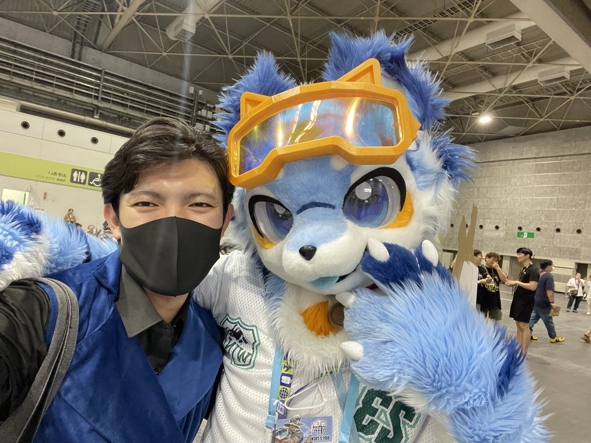 Roy_wolf77's tweet photo. ラピりちゃん️🩵💓️🩵
ゴーグルと体色も相まってもう海じゃんよね…🫶もーーめっちゃギューしてくれてありがと〜‼️😭可愛すぎて滅しちゃうかと思ったよ😇
また絶対会おうね…‼️🤞🤞🤞
一緒にお写真ありがとうございました‼️🙏✨
 #OFFF2026  #OFFF https://t.co/7DFARLLh22
