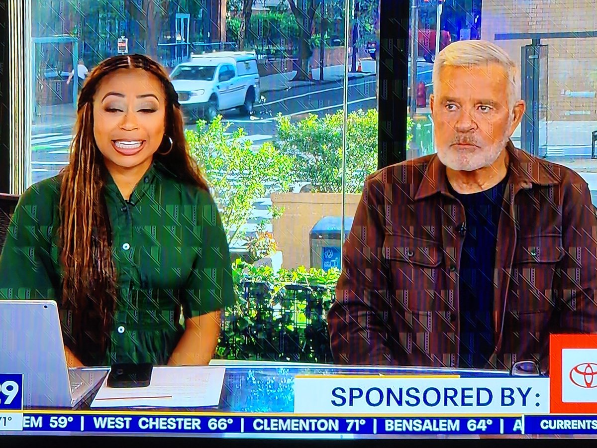 AlannasGG's tweet photo. @MikeFOX29 #fox29goodday I am digging the way the weirdness is matching y'alls fits. https://t.co/IIxNmJuebB