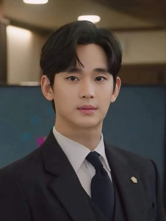 PopEmpirex's tweet photo. Kim Soo-hyun is set to Hold a 20,000-Person Fan Meeting in the Philippines this October. https://t.co/WQtheIRWR6