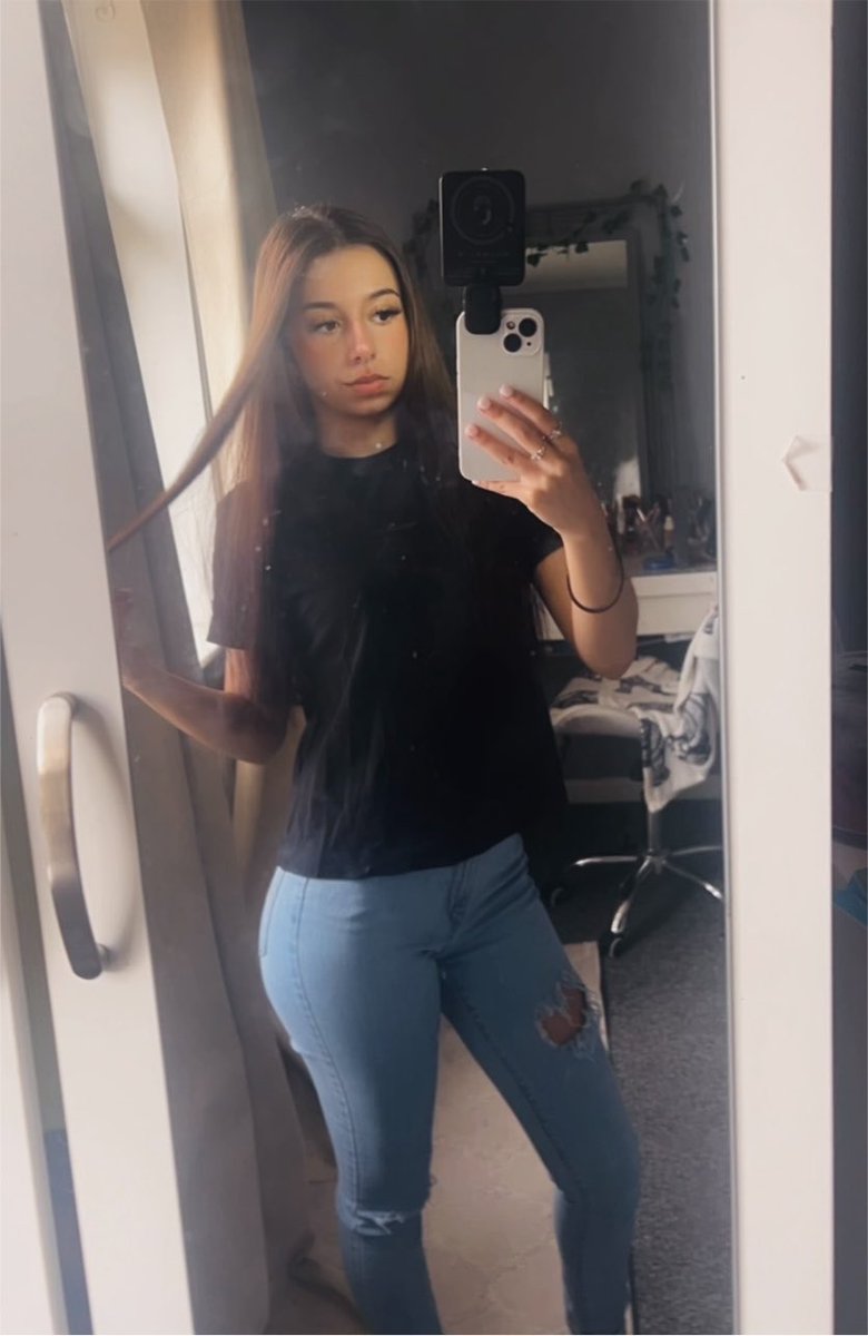 bratvanesa's tweet photo. Working hard for me? https://t.co/lDfo7GfBbJ