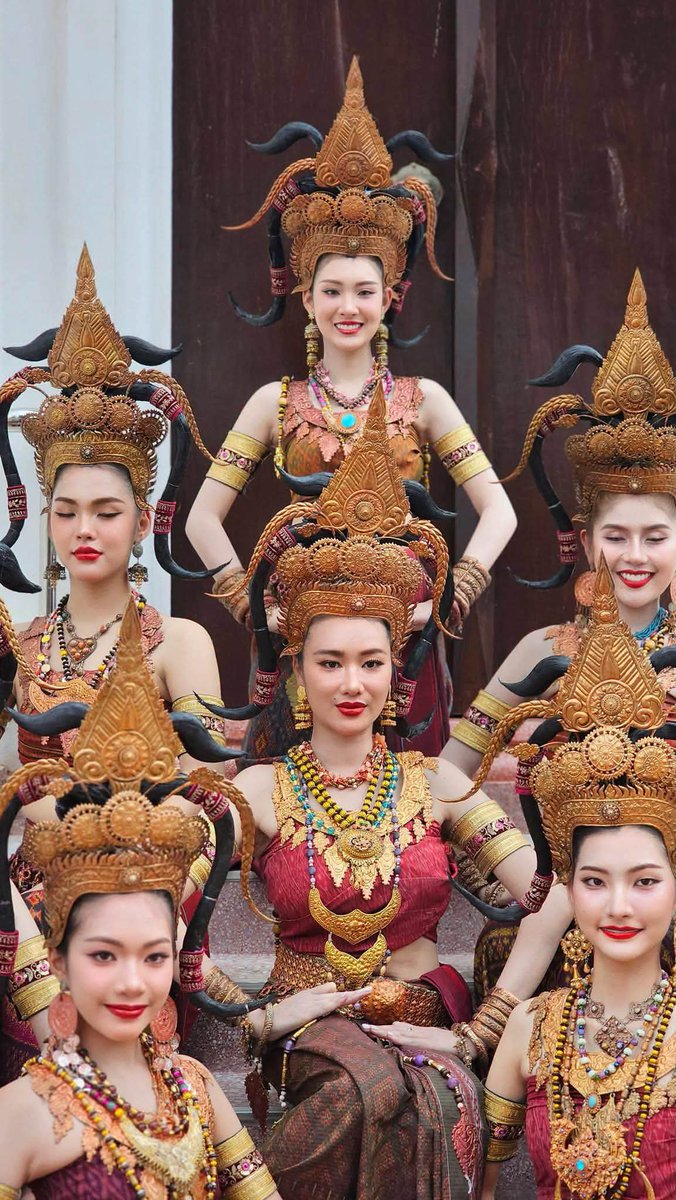Klutarlnb's tweet photo. นางรำอัปสรางานแห่เทียนอุบลราชธานี69สวยงามมากๆ https://t.co/5xqndKYBxQ