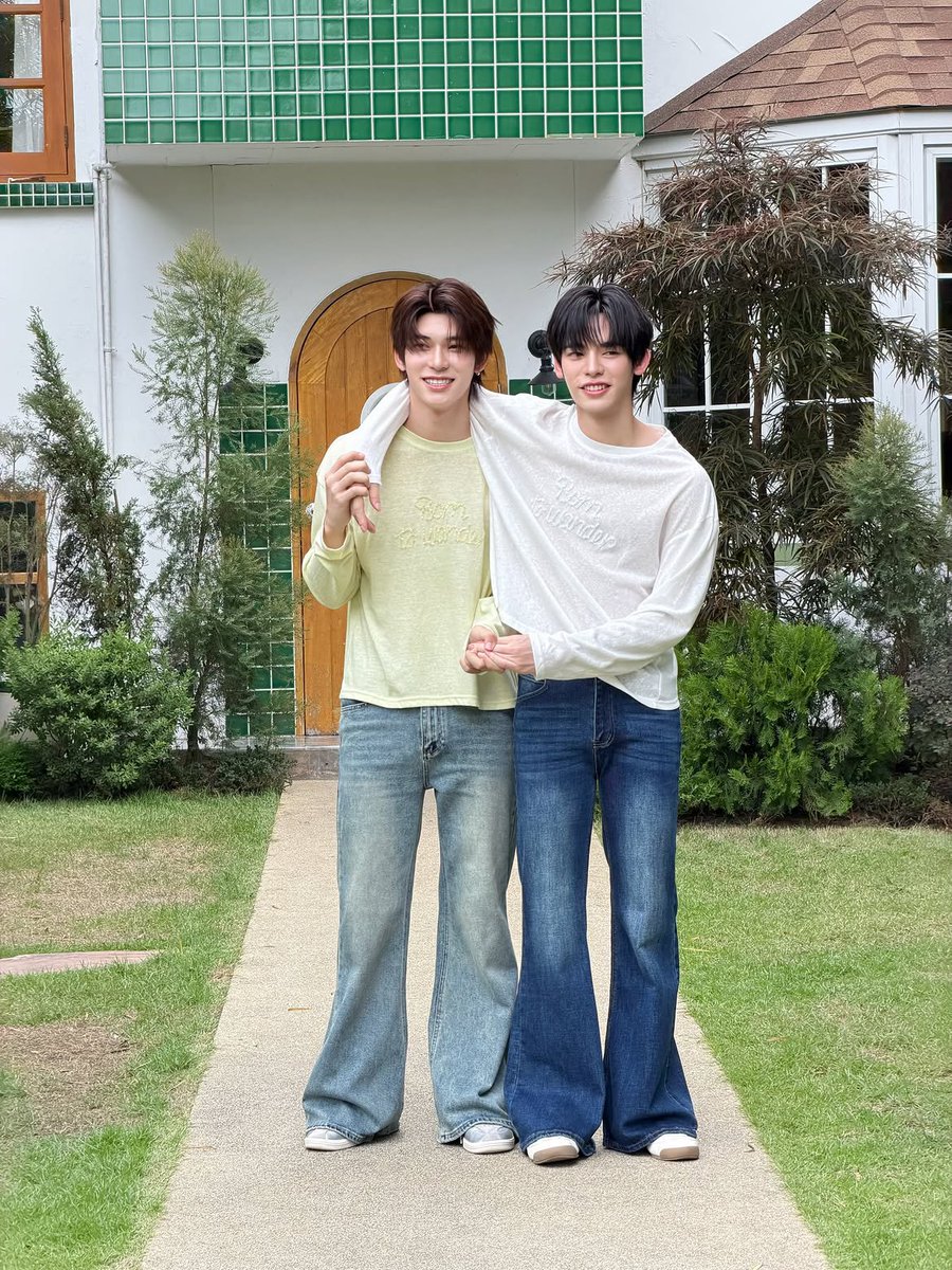 teeteebaipor's tweet photo. อะไร~ มือจับกันแน่นเลยนะ ปิ๊ปปปปทำไมหนูไม่หนีมาลูกกกกก 🤧 https://t.co/ZLjfZATTqO