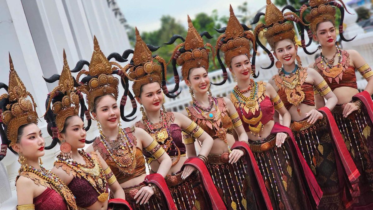 Klutarlnb's tweet photo. นางรำอัปสรางานแห่เทียนอุบลราชธานี69สวยงามมากๆ https://t.co/5xqndKYBxQ