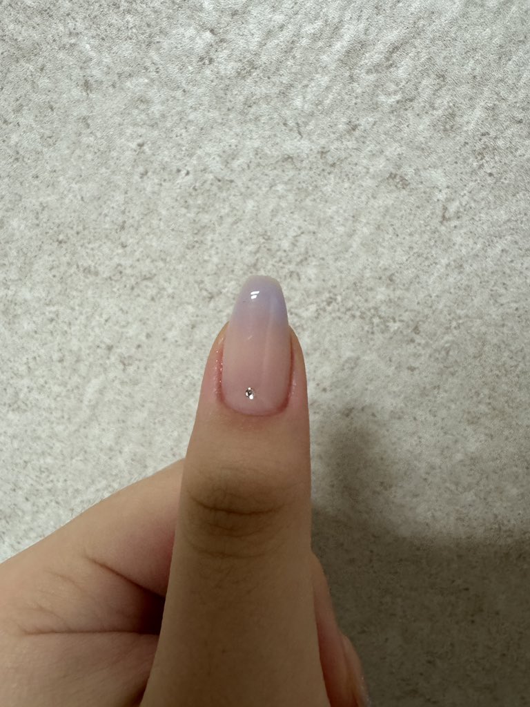 Shushes5o's tweet photo. 셀프네일 해봣는데 어때??? https://t.co/tQ9ugdM8r5