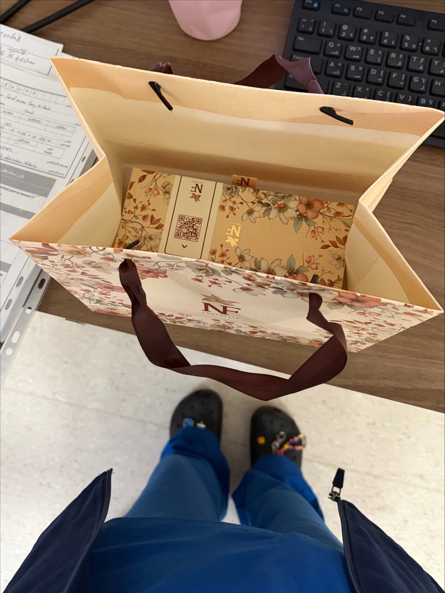 Aboutd_'s tweet photo. بداية اوقست ❤️
قهوة مع حبيب العمر
اخترنا بيتنا 😢
غيييرت قسمي المتعب 
هدية من افضل زميلة https://t.co/mdI1oRD4aY