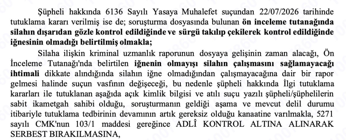 kaanbayramzade's tweet photo. Savcı bey işi bilen akıllı bir savcı, diyor ki; Ey mahkeme, ele geçirilen silah zaten bozuk, iğnesinin olmadığını, işlevsiz olduğunu polis de tutanaklara yazmış, boşuna 18 yaşındaki bir çocuğu kriminal gelene kadar cezaevinde aylarca bekletmeyin! Suçun alt sınırı üst sınırı belli. Tutuklama tedbirdir diyor. Savcı cezaevinin nasıl bir yer olduğunu da biliyor çünkü. Ama pratikte  bilgisi çok eksik sulh ceza hakimesi ille de kriminal gelene kadar (ortalama 4 ile 6 ay arası) müvekkili yatırma derdinde.