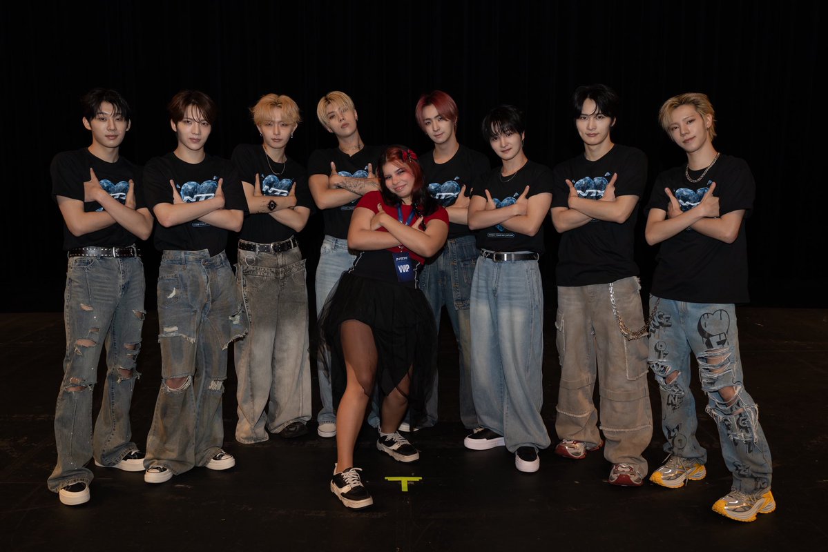 hanjdecalcinha's tweet photo. omggg ntx hiiii❤️❤️❤️❤️ https://t.co/NkMYUPE9bx