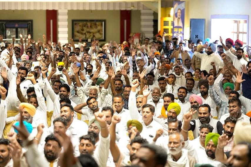 bhupeshbaghel's tweet photo. आज फाजिल्का, पंजाब में 'हर बूथ कांग्रेस मजबूत' अभियान के तहत हमारे ऊर्जावान कार्यकर्ताओं से संवाद किया।

इस दौरान कार्यकर्ताओं के साथ आगे की रणनीति और ज़मीनी मुद्दों पर विस्तार से चर्चा की।

#HarBoothCongressMazboot https://t.co/9FbkpvwqNd