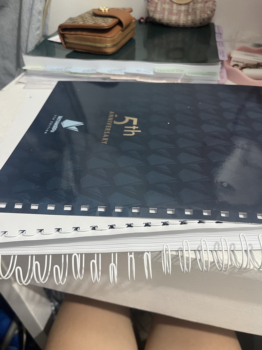 studywithshae's tweet photo. disassemble my roberto with me! as a reviewee w back problemz n d kaya mag bitbit mabigat 123 go kanya kanya https://t.co/fgkk4pFkgt