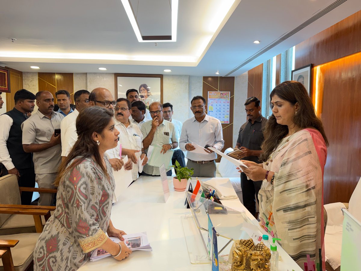 Pankajamunde's tweet photo. जनता दरबार, मंत्रालय..
4/8/26
#JantaDarbar #Mantralya https://t.co/UgNtjjCQg9