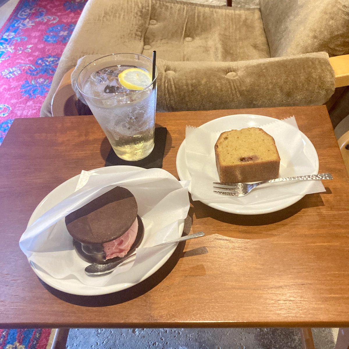 _xeelee's tweet photo. #カフェカド
🏠久万高原町久万

アイスサンド (プラムとチョコ)
パウンドケーキ (コーヒーといちご)
自家製レモンシロップ
大きなブルーベリーとパルミジャーノのプリン

#CafeCado https://t.co/LC7X7Bw0fQ