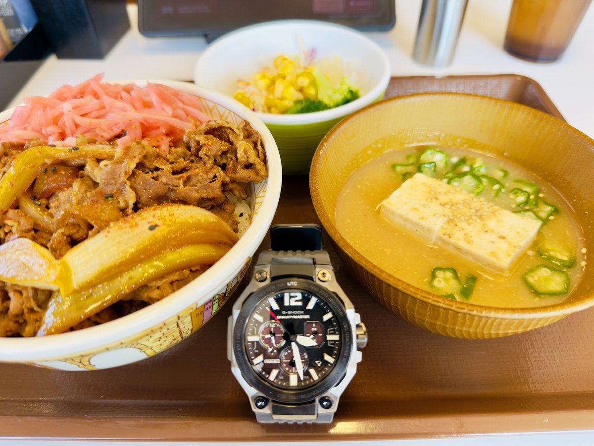 Roscoechan_8's tweet photo. 三角自転車乗りの帰宅は早い…
STRiDAでうんこミュージアムゆるポタ終了
チケットが必要なの知らなかったしなによりお子様が多くて断念…まじうんこ💩
帰りにすき家で僕は冷やし汁を食べ、GWR-B3000は日光を食べてみんなおなかいっぱいです😊
#おりたたぶ #STRiDA #gshock https://t.co/IxkD5K5lGJ