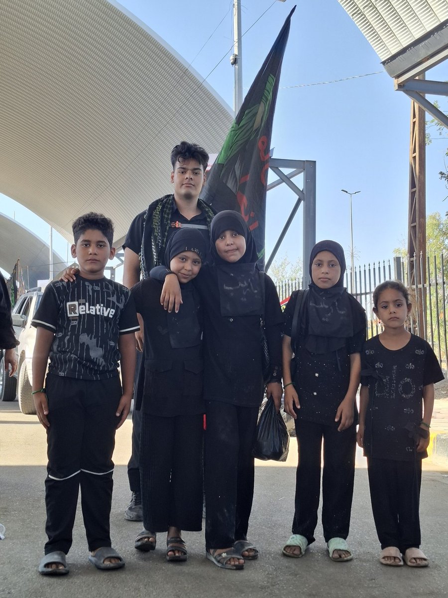 aba2na's tweet photo. نسل بنی‌زهرا(س)، یعنی جوانان دهه هشتادی که در جنگ رمضان، حماسه‌هایی ماندگار آفریدند و امروز در اربعین نیز با شور و اشتیاقی وصف‌ناپذیر، پرچم‌دار فرهنگ ایثار و شهادت هستند و ثابت می‌کنند که نسل جوان، ادامه‌دهنده راه شهداست.
#یا_لثارات_الحسین 
#هناسم_حسین https://t.co/GksOZF0v4k