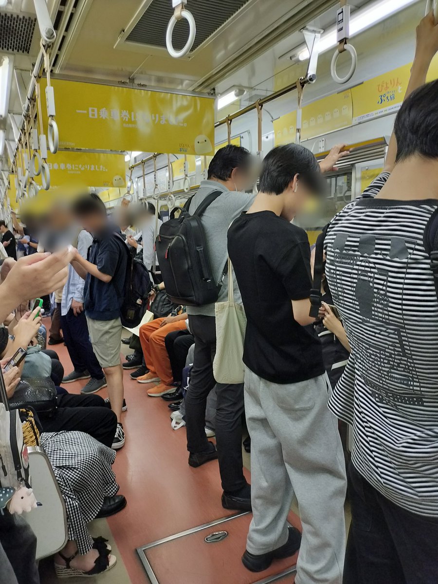 sconew1114's tweet photo. 地下鉄車内がぴよりん🐥🐥🐥🐥🐥 https://t.co/pOTPwAvQxp