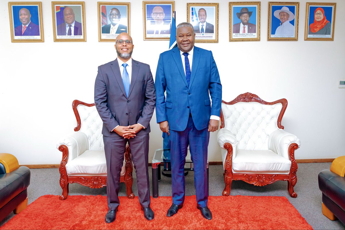 jumuiya's tweet photo. ☘️Private sector development remains at the heart of EAC's integration agenda.

🔹The EAC Secretary General Amb. Stephen Mbundi held a meeting with the Executive Director of the East African Business Council @EABCjumuiya  Mr Ahmed Farah, to discuss closer collaboration in advancing regional trade, investment and private sector participation.

🔹The discussions focused on addressing Non-Tariff Barriers (NTBs), strengthening EABC's advocacy role, promoting East Africa as a preferred investment destination and enhancing private sector participation in EAC policy and technical processes.

Both parties reaffirmed their commitment to ensuring the private sector is a key driver of regional integration, competitiveness and sustainable economic growth.