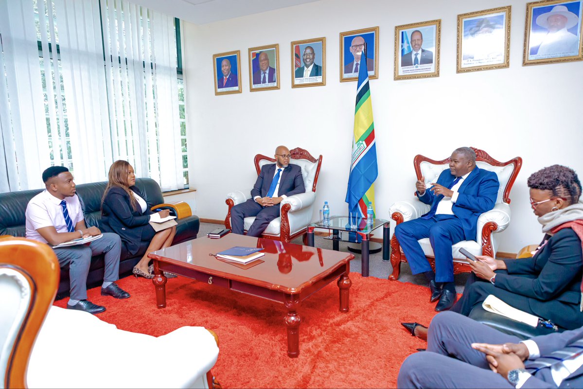 jumuiya's tweet photo. ☘️Private sector development remains at the heart of EAC's integration agenda.

🔹The EAC Secretary General Amb. Stephen Mbundi held a meeting with the Executive Director of the East African Business Council @EABCjumuiya  Mr Ahmed Farah, to discuss closer collaboration in advancing regional trade, investment and private sector participation.

🔹The discussions focused on addressing Non-Tariff Barriers (NTBs), strengthening EABC's advocacy role, promoting East Africa as a preferred investment destination and enhancing private sector participation in EAC policy and technical processes.

Both parties reaffirmed their commitment to ensuring the private sector is a key driver of regional integration, competitiveness and sustainable economic growth.