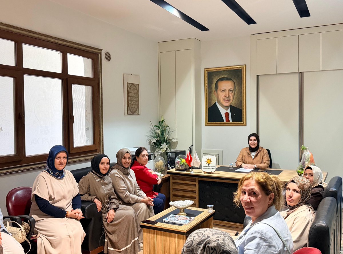 Akkadindiyarbkr's tweet photo. İl Kadın Kolları Başkanımız Sn. @mervenurseyit ’in başkanlığında, ilçe başkanlarımızla birlikte gerçekleştireceğimiz programlara ilişkin değerlendirme ve istişare toplantımızı gerçekleştirdik.

Toplantımızın hayırlara vesile olmasını diliyoruz.

#akkadın #MilletimizleNiyetimizBir #Keşfetteyiz  #akkadın #MilletimizleNiyetimizBir #Keşfetteyiz @AKKADINGM @tugbaisikercan @tulaykaynarca  @GalipEnsarioglu @mehmetsaityaz @Kepoluasuna  @gercektekin @sevilcan8 @busragolgul @mervenurseyit