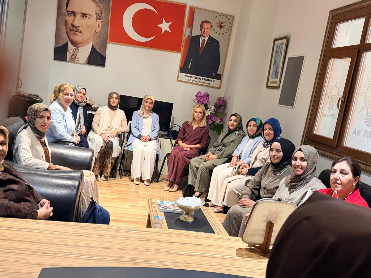 Akkadindiyarbkr's tweet photo. İl Kadın Kolları Başkanımız Sn. @mervenurseyit ’in başkanlığında, ilçe başkanlarımızla birlikte gerçekleştireceğimiz programlara ilişkin değerlendirme ve istişare toplantımızı gerçekleştirdik.

Toplantımızın hayırlara vesile olmasını diliyoruz.

#akkadın #MilletimizleNiyetimizBir #Keşfetteyiz  #akkadın #MilletimizleNiyetimizBir #Keşfetteyiz @AKKADINGM @tugbaisikercan @tulaykaynarca  @GalipEnsarioglu @mehmetsaityaz @Kepoluasuna  @gercektekin @sevilcan8 @busragolgul @mervenurseyit