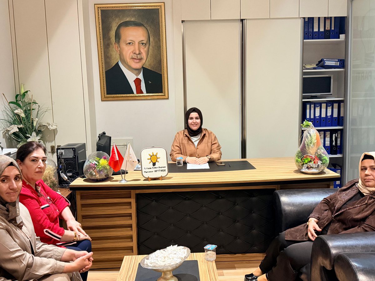 Akkadindiyarbkr's tweet photo. İl Kadın Kolları Başkanımız Sn. @mervenurseyit ’in başkanlığında, ilçe başkanlarımızla birlikte gerçekleştireceğimiz programlara ilişkin değerlendirme ve istişare toplantımızı gerçekleştirdik.

Toplantımızın hayırlara vesile olmasını diliyoruz.

#akkadın #MilletimizleNiyetimizBir #Keşfetteyiz  #akkadın #MilletimizleNiyetimizBir #Keşfetteyiz @AKKADINGM @tugbaisikercan @tulaykaynarca  @GalipEnsarioglu @mehmetsaityaz @Kepoluasuna  @gercektekin @sevilcan8 @busragolgul @mervenurseyit